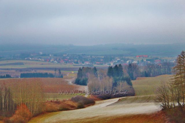 Písečná - pohled z cesty k Záhořskému rybníku na Lukavici