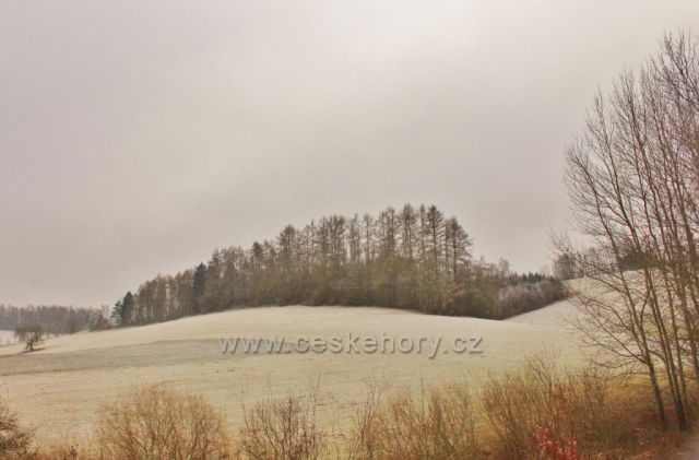 Písečná - pohled k úbočí Mechnáče