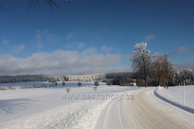 Kunvald - pohled ze Zmrzlíku k zaječinské myslivně