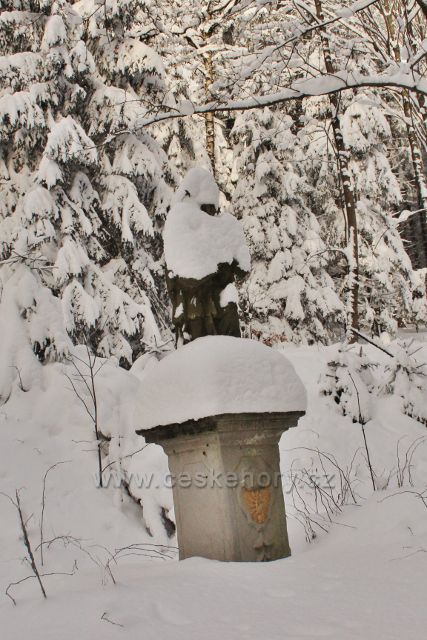 Bartošovice v O.h. - zasněžená soch sv. Jana Nepomuckého u cesty z Hadince na Vysoký Kořen