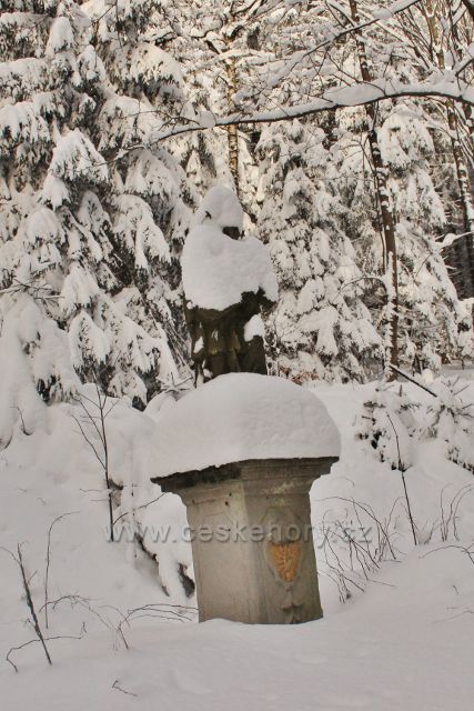 Bartošovice v O.h. - zasněžená soch sv. Jana Nepomuckého u cesty z Hadince na Vysoký Kořen