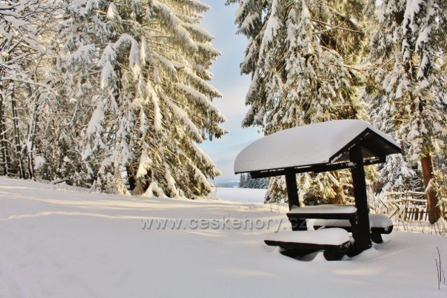 Bartošovice v O.h. - turistický přístřešek "Pod Hadincem"