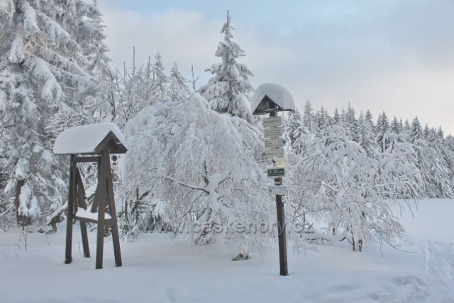 Bartošovice v O.h. -turistický rozcestník "Vysoký Kořen 814 m.n.m."