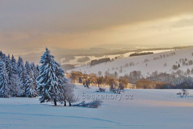 Bartošovice v O.h. - pohled z Vysokého Kořenu k Vrchní Orlici