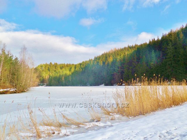 Písečná - pohled z hráze rybníku v Šušku