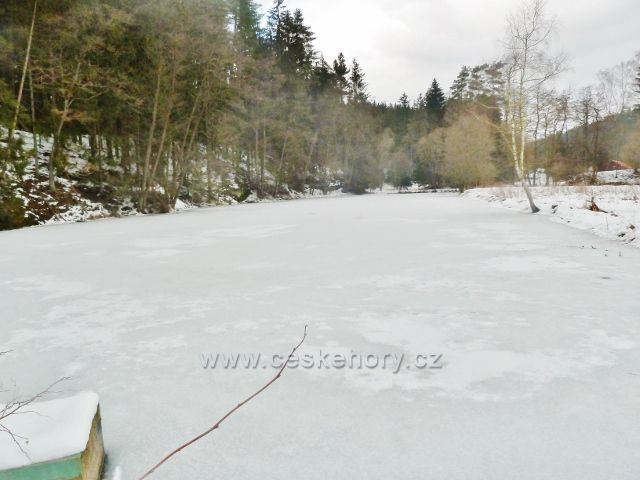 Písečná - zamrzlý "malý" rybník v Šušku
