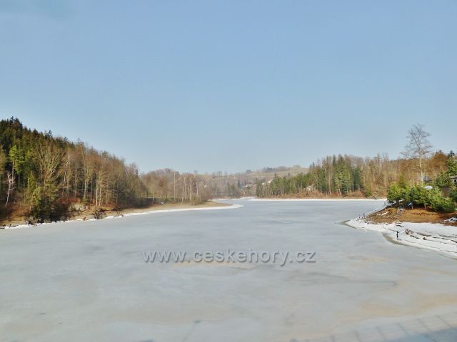 Pastvinská přehrada - pohled k ústí Studenecké zátoky