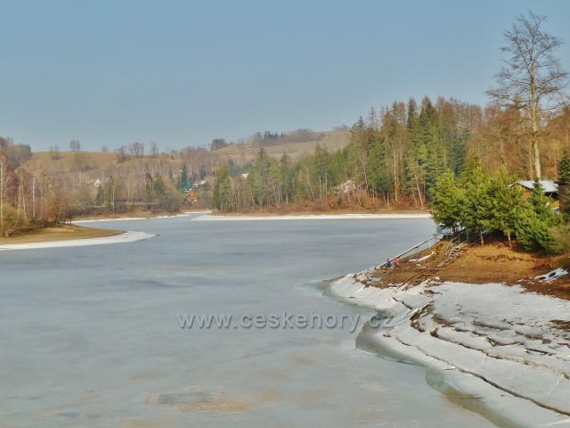 Pastvinská přehrada - pohled k ústí Studenecké zátoky