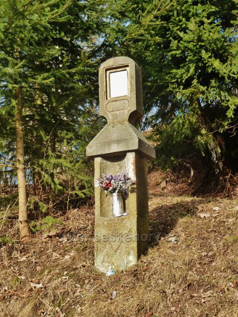 Nekoř - pomník na dolním konci Markétina údolí