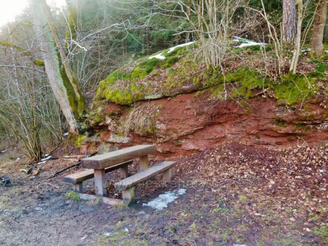 Písečná - odpočinkové místo pod hrází rybníku v Šušku