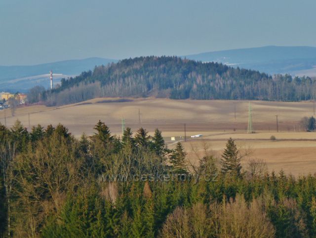 Písečná - pohled z úbočí Hůry na vrch Karlovice
