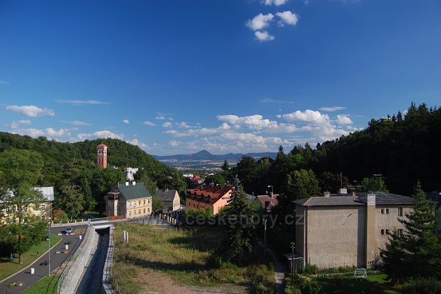 Výhled z balkonu lázeňského domu Tereziny lázně. Foceno 18.8.2008.