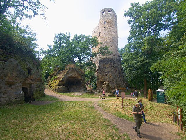 Zřícenina skalního hradu Valečov.