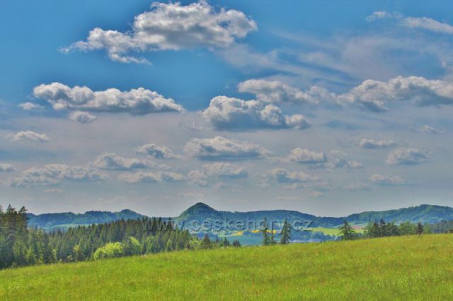 Letohrad - pohled z úbočí Mechnáče k Žampachu