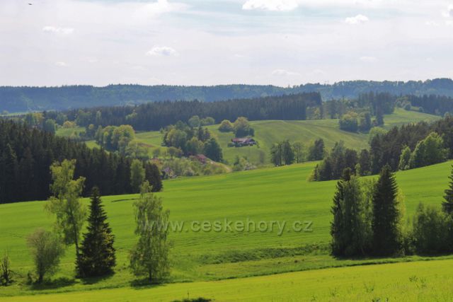 Letohrad - pohled z cesty po úbočí Mechnáče l Písečné