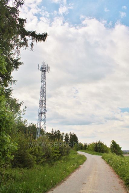 Písečná - telekomunikační věž na úbočí Hůry