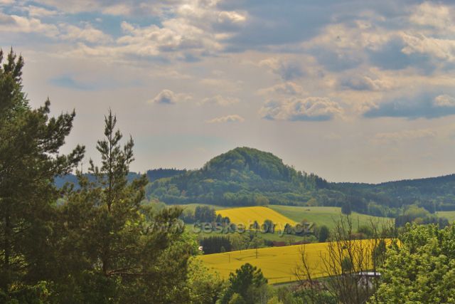 Pohled z hřebene Hůry na Žampach