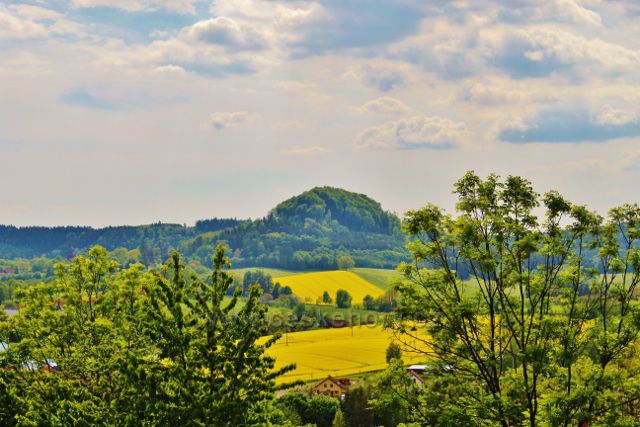 Písečná - pohled z hřebene Hůry na Žampach