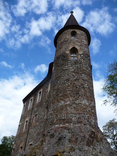 Velhartice - čelní pohled na věž