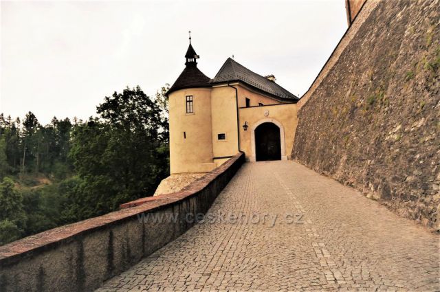 Český Šternberk - vstupní brána