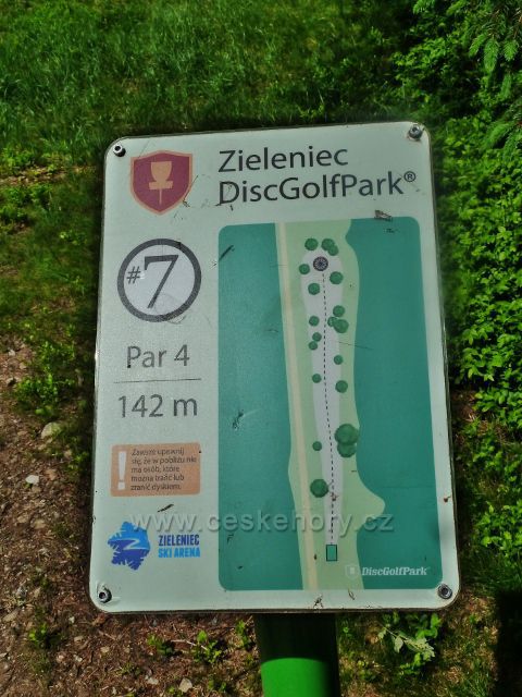 Označení stanoviště Disko Golf Parku na hraniční cestě k Masarykově chatě