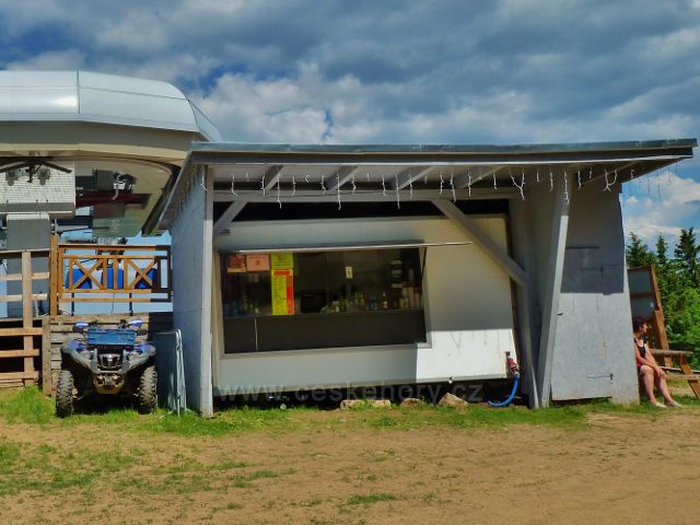 Šerlich - Kiosek u polské horní stanice lyžařské lanovky je v provozu i v letním období