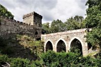 Masivní most hradu Bítov