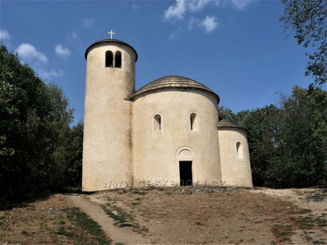 Rotunda sv. Jiří a sv. Vojtěch - hora Říp