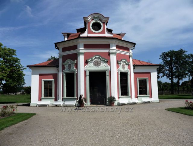 Mnichovo Hradiště - altán naproti zámku