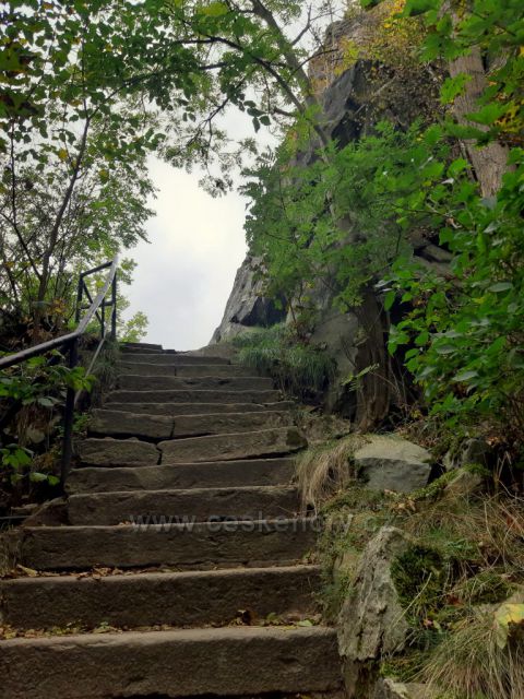 Andělská Hora, schody na hrad