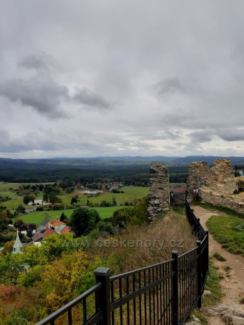 Andělská Hora, výhled do kraje ze zříceniny hradu