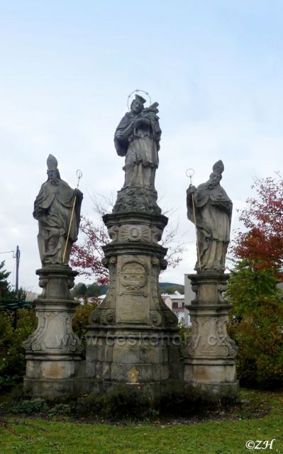 Sousoší sv. Jana Nepomuckého, Vojtěcha a Mikuláše v Dolních Libchavách