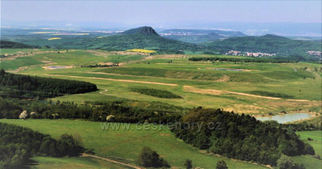 Výhled z hradu Sukoslav
(Kostomlaty p. Milešovkou)