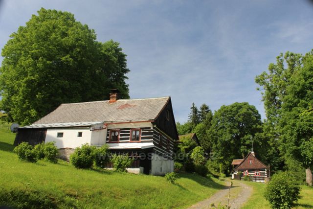 Neratov - chalupa u cesty na Vysoký kořen