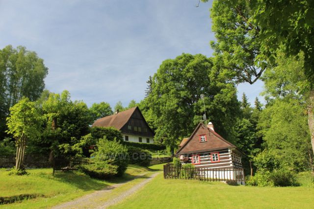 Neratov - chalupa u cesty na Vysoký kořen