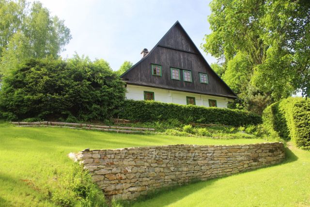 Neratov - chalupa u cesty na Vysoký kořen