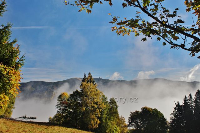 Horní Morava - pohled na Stezku v oblacích