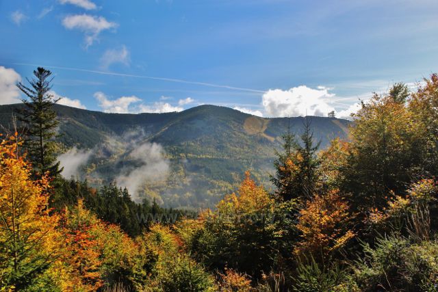 Pohled na protilehlý vrch Slamník