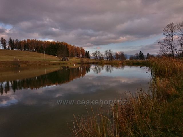 Rybník Úžas byl vybudovaný pro účely zasněžování zdejšího lyžařského areálu. Je zde možný rybolov, koupání či bruslení v zimních měsících.