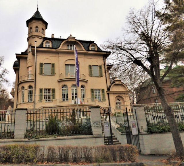 Becherova vila v Karlových Varech
