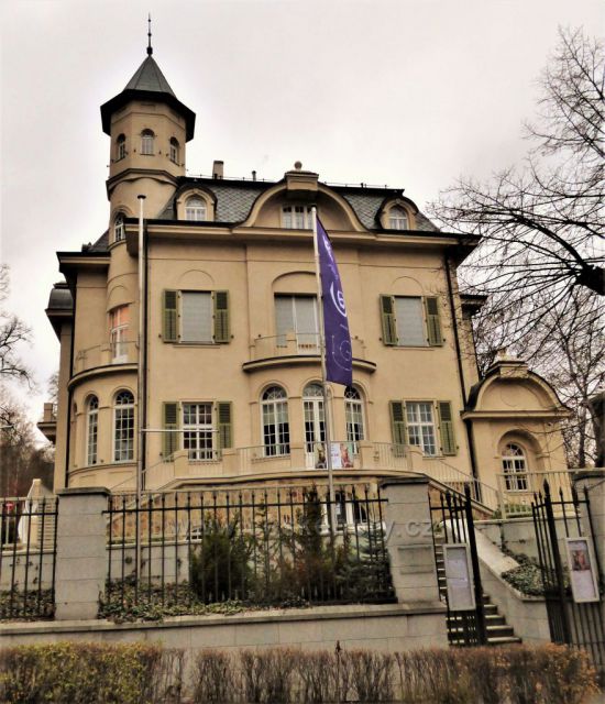 Becherova vila v Karlových Varech