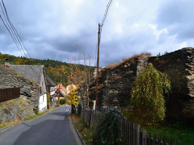 Rabštejn nad Střelou, hradby,brána
