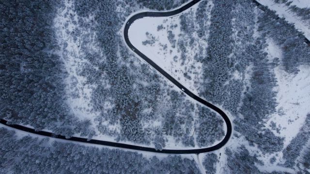 Zimní Top down fotka z dronu. Ještěd 