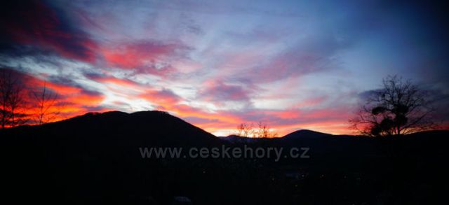 nový rok nad Beskydama 2O22 ,vpravo Javorník,Radhošt