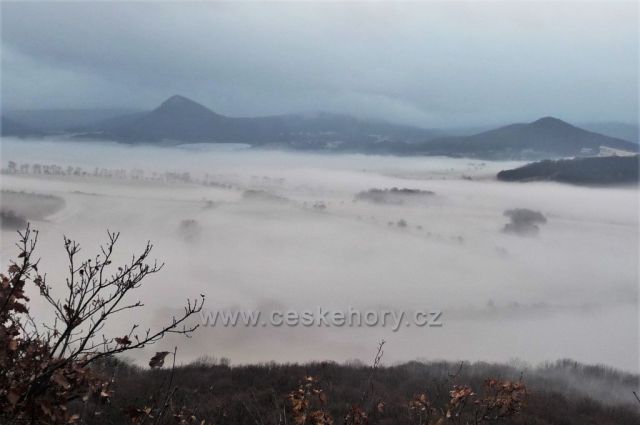 Řežný Újezd
(mlžné výhledy z Borečského vrchu)
