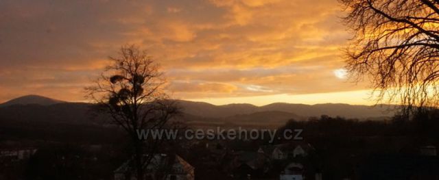 Beskydy,vlevo Javorník,foceno ze Štramberka