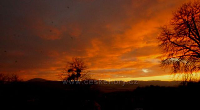 Beskydy,vlevo Javorník,foceno ze Štramberka