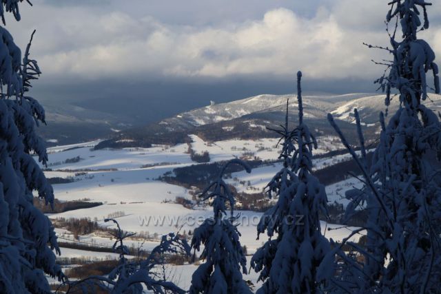 Výhled z Hanušovické vrchoviny na Kralický Sněžník