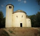 Rotunda svatého Jiří a svatého Vojtěcha na vrcholu hory Říp 