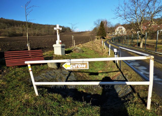 Z obce Boreč na Holý vrch